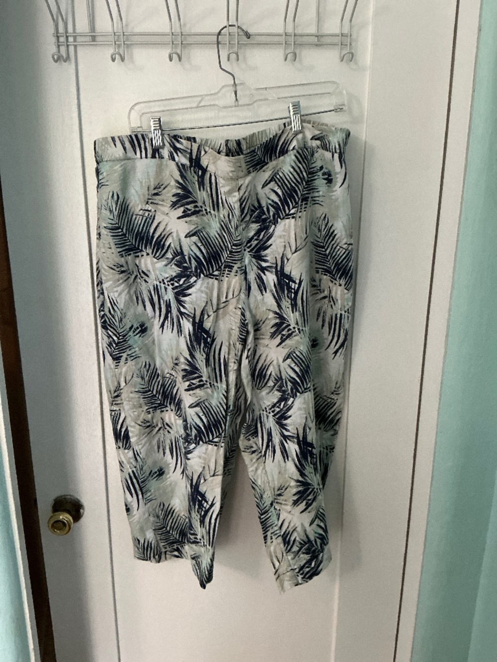 Chico’s 100% Linen Tropical Palm Print Pants | Lightweight Pull-On Crop Pants